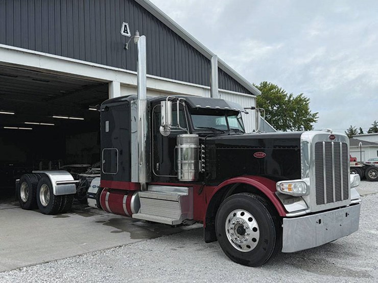 2020-peterbilt-389-image-1