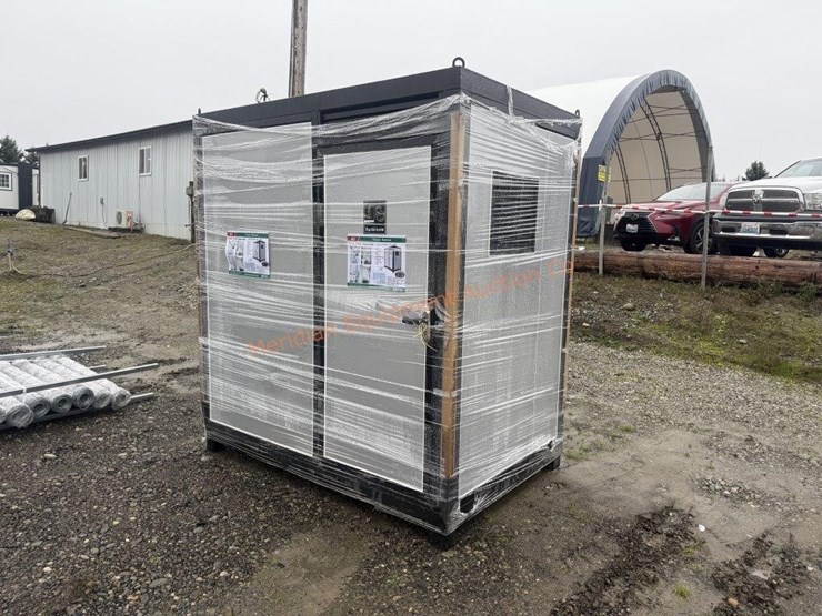 kj-mobile-restroom-with-shower-image-3