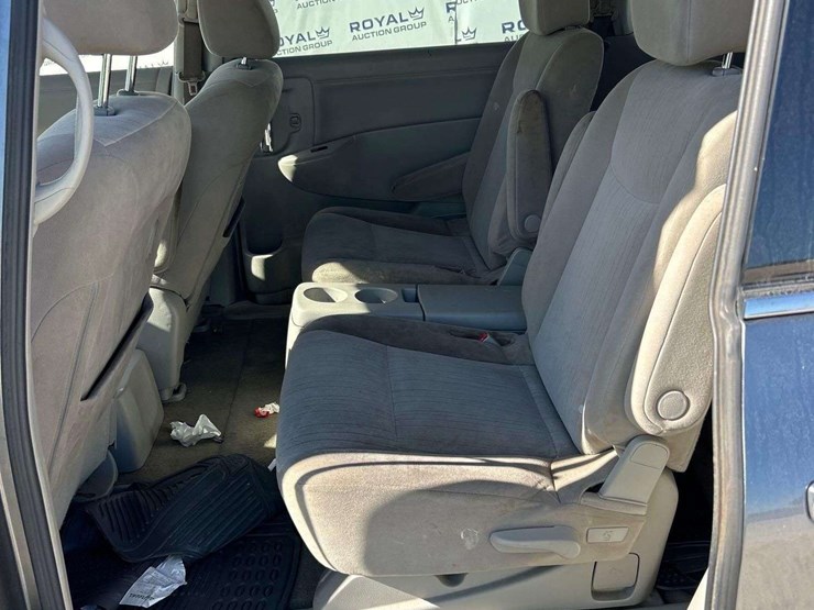 2016-nissan-quest-image-20