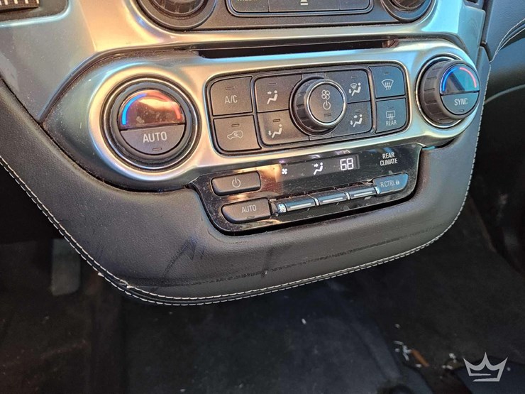 2017-chevrolet-tahoe-image-19