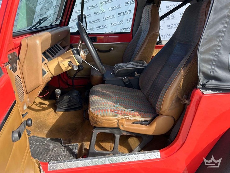 1995-jeep-wrangler-image-12