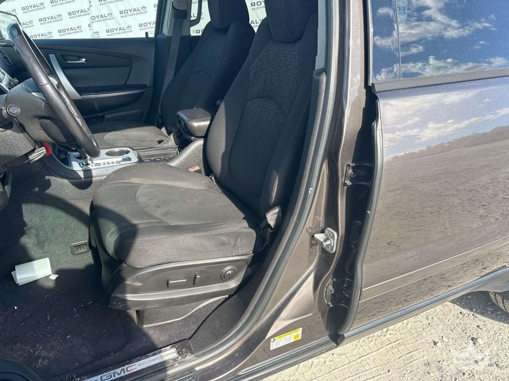 2012-gmc-acadia-image-13