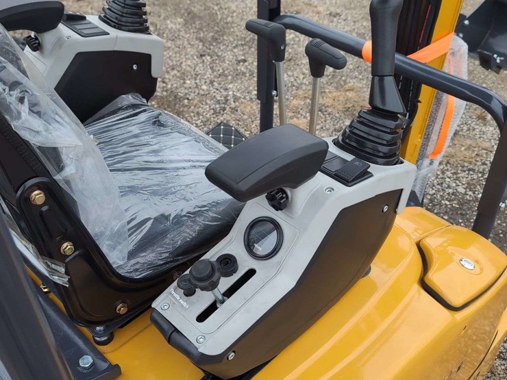 cfg-industrial-mini-excavator---qk18r---yellow-image-7