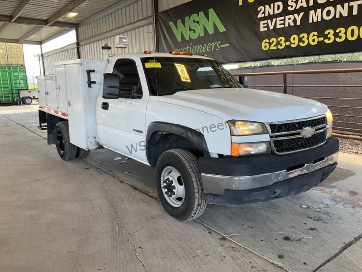 2006-chevrolet-silverado-3500-image-2