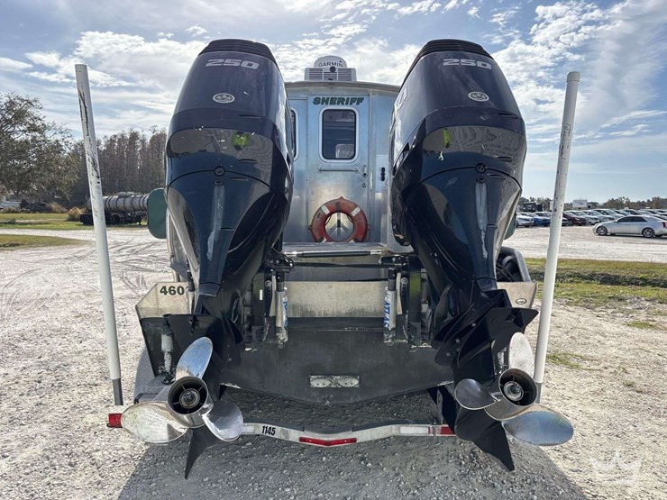 tug-boat-with-tri-axle-magic-tilt-boat-trailer-image-8