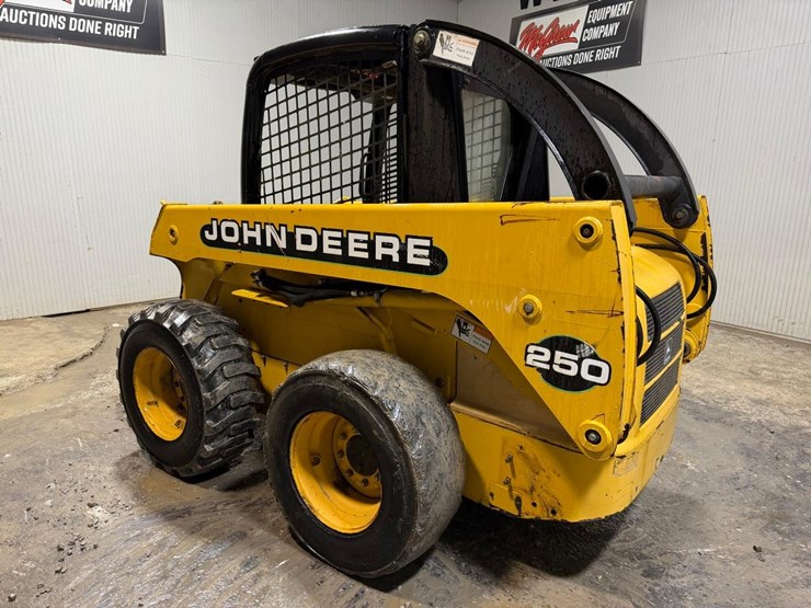 john-deere-250-image-3