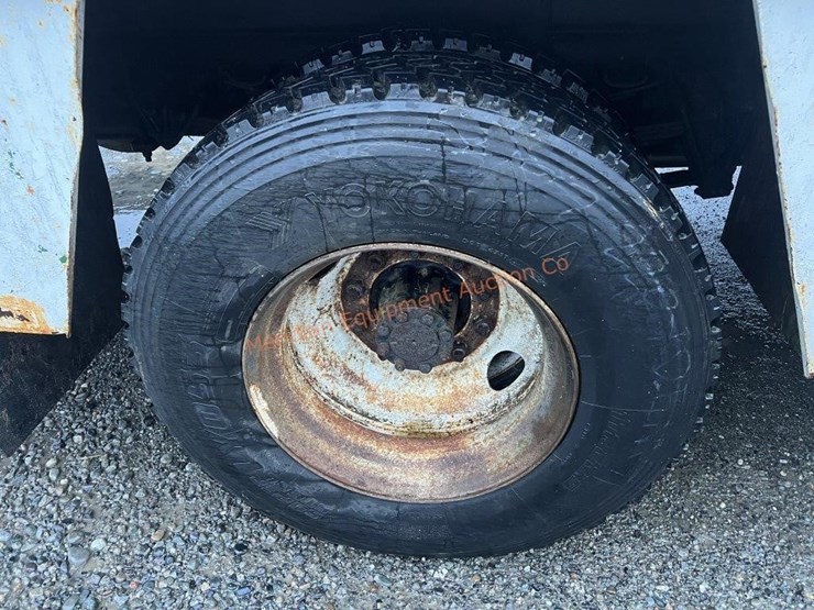 1988-international-s1700-image-14