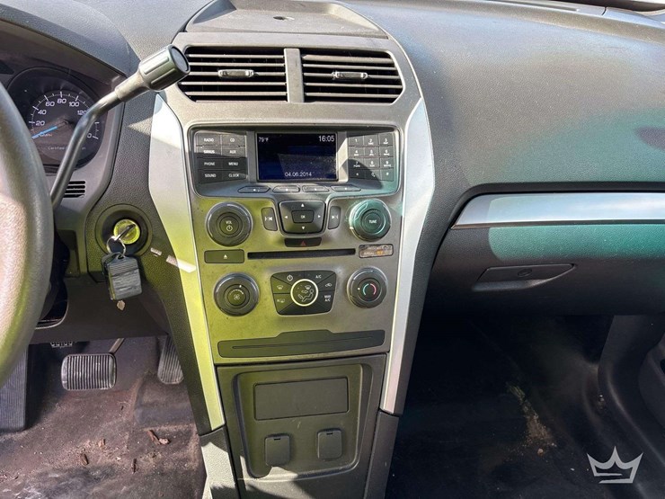 2015-ford-explorer-image-17