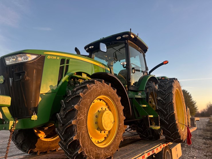 john-deere-8235r-image-6