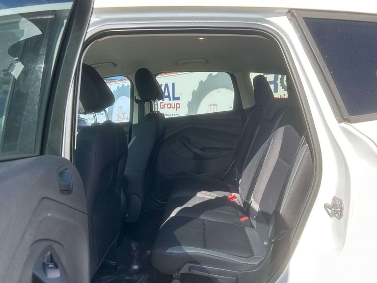 2015-ford-escape-image-18