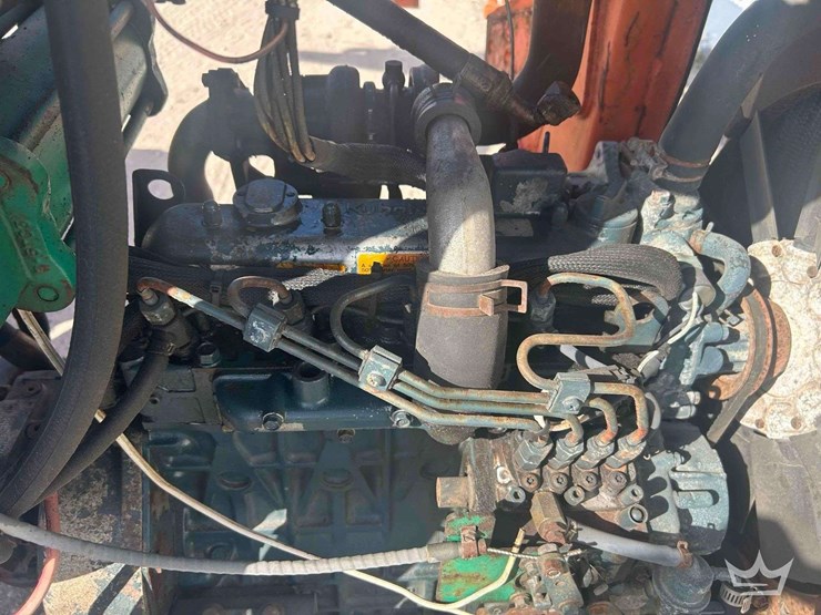 traxmax-kubota-stand-on-track-loader-skid-steer-image-13