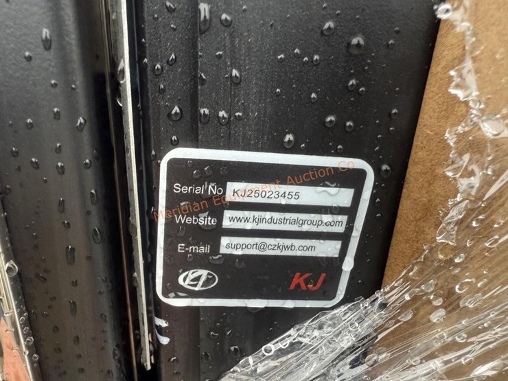 kj-mobile-restroom-with-shower-image-6