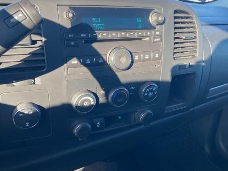 2013-gmc-2500-image-9