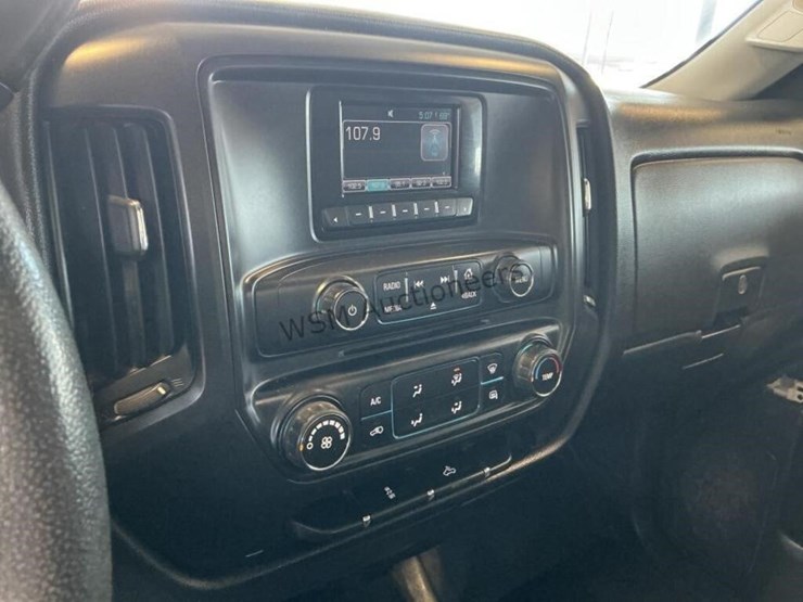 2015-chevrolet-silverado-1500-image-18