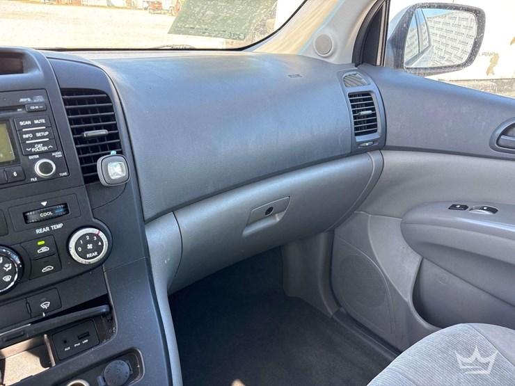 2014-kia-sedona-image-19