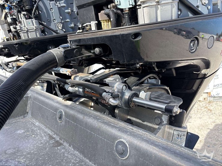 tug-boat-with-tri-axle-magic-tilt-boat-trailer-image-23