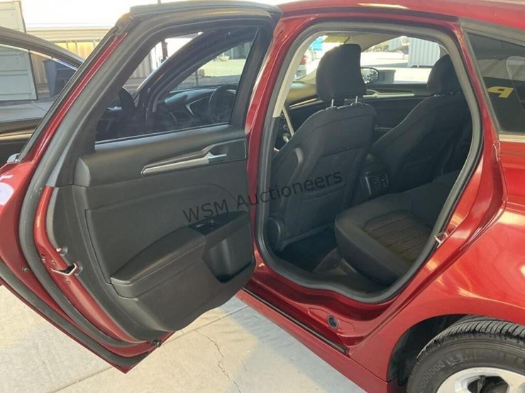 2016-ford-fusion-se-sdn-image-23