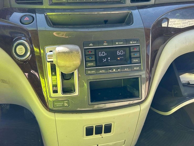 2016-nissan-quest-image-17