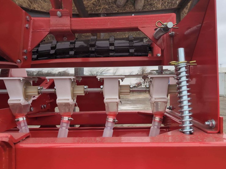 (1)-agt-stsd10---skid-steer-seeder-image-2