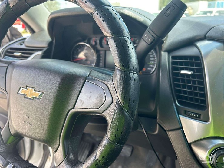 2016-chevrolet-tahoe-image-15