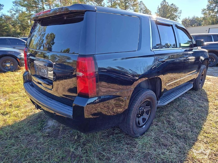 2017-chevrolet-tahoe-image-3