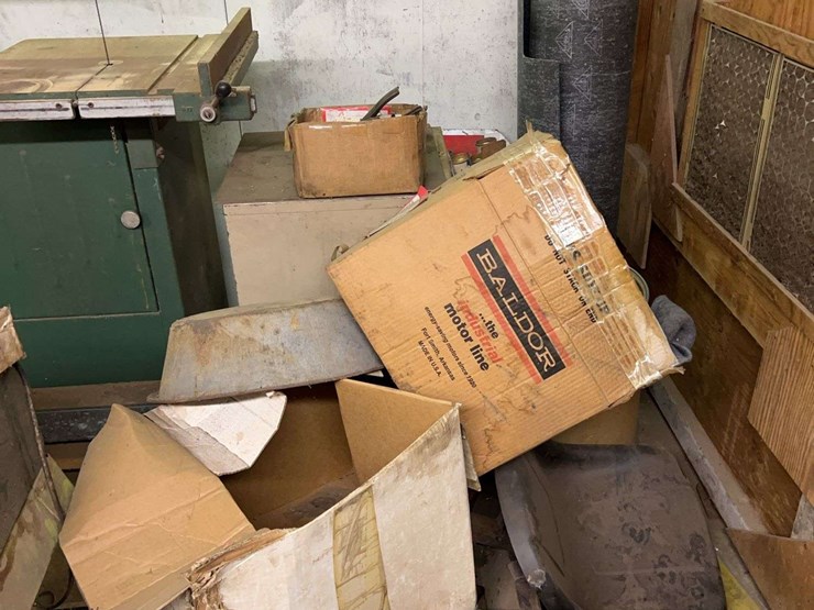 contents-of-wood-working-room-image-16