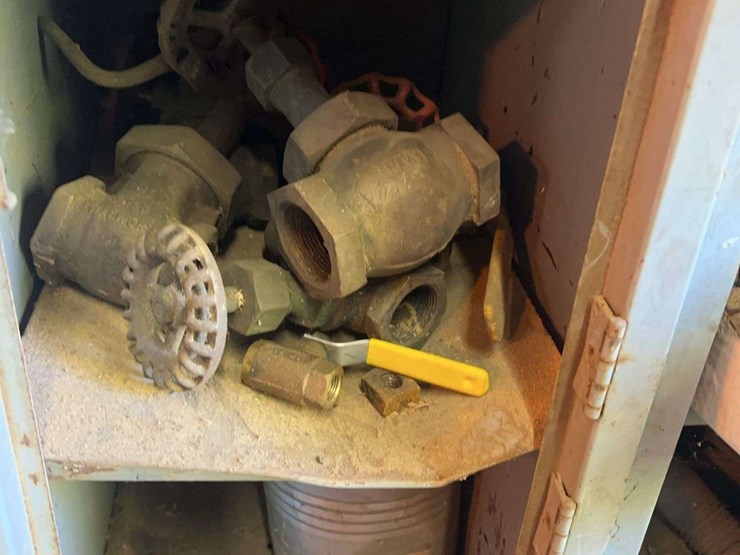 contents-of-shelving-image-23