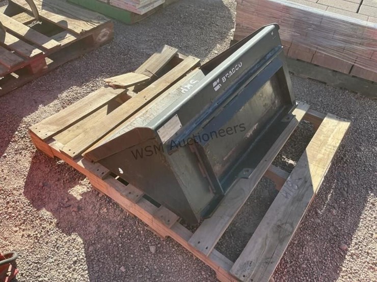 bradco-34in-stand-up-skid-steer-bucket-image-2