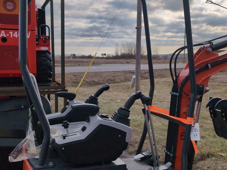 cfg-industrial-mini-excavator---mx15rx---red-image-6