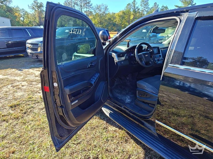 2017-chevrolet-tahoe-image-13