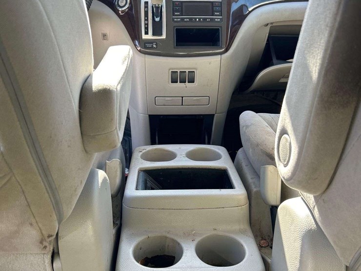 2016-nissan-quest-image-21