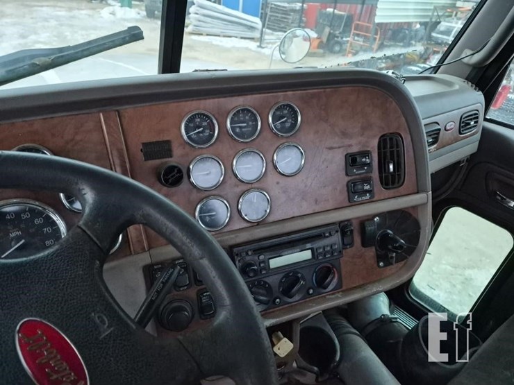 2008-peterbilt-365-image-15