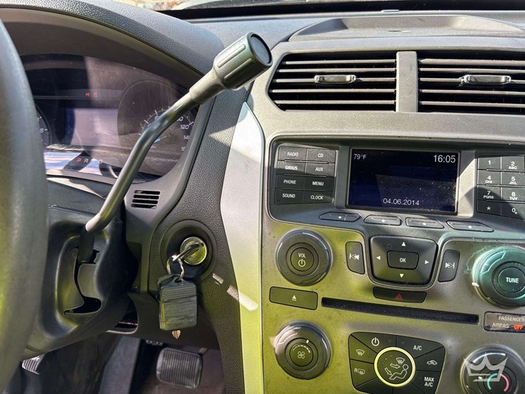 2015-ford-explorer-image-15