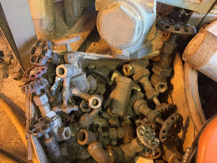 contents-of-shelving-image-10