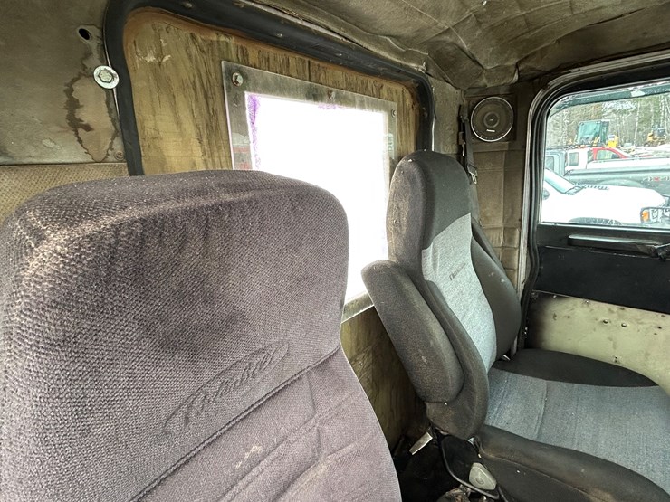 1994-peterbilt-379-image-19