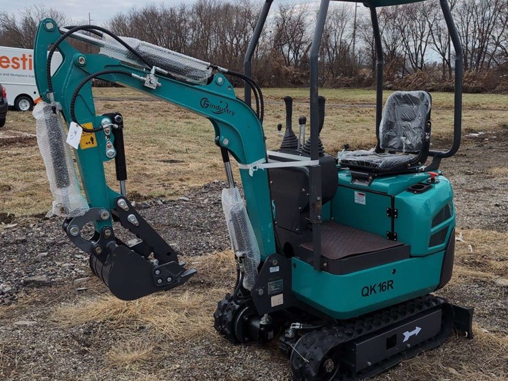 cfg-industrial-mini-excavator---qk16r---green-image-1