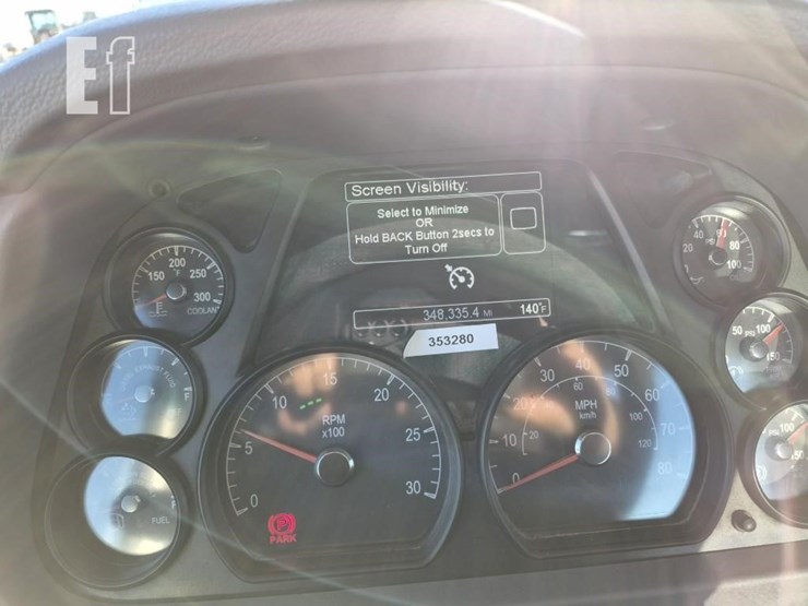 2017-peterbilt-579-image-24