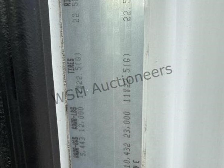 2003-freightliner-fl70-image-27