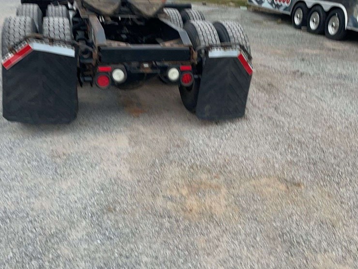 2005-peterbilt-385-image-7