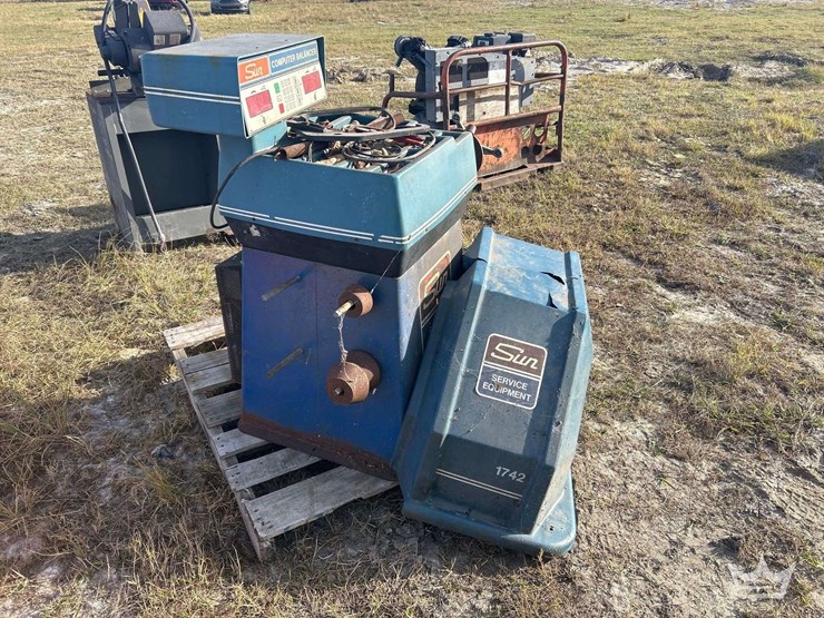 sun-electric-1742-1-wheel-balancer-image-2