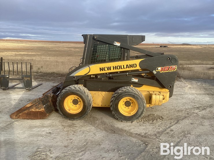 new-holland-l185-image-8