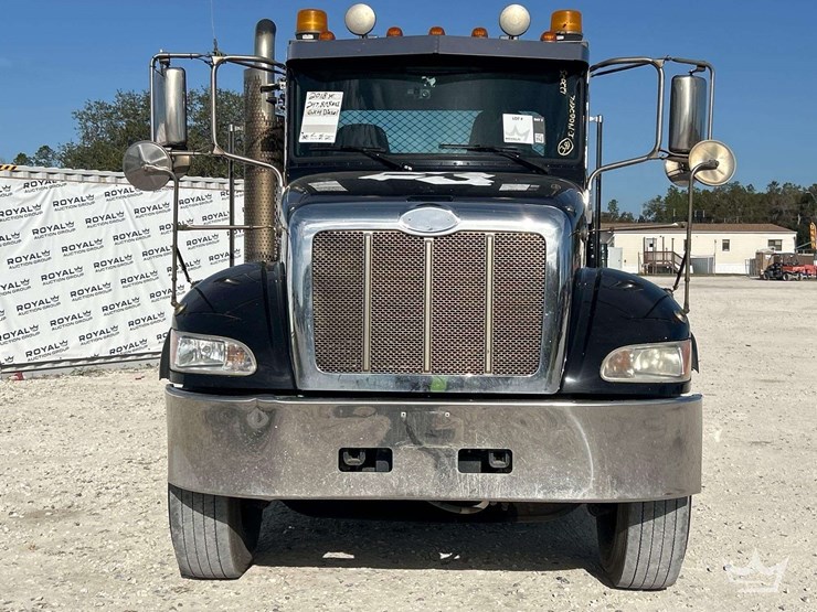 2018-peterbilt-348-image-53