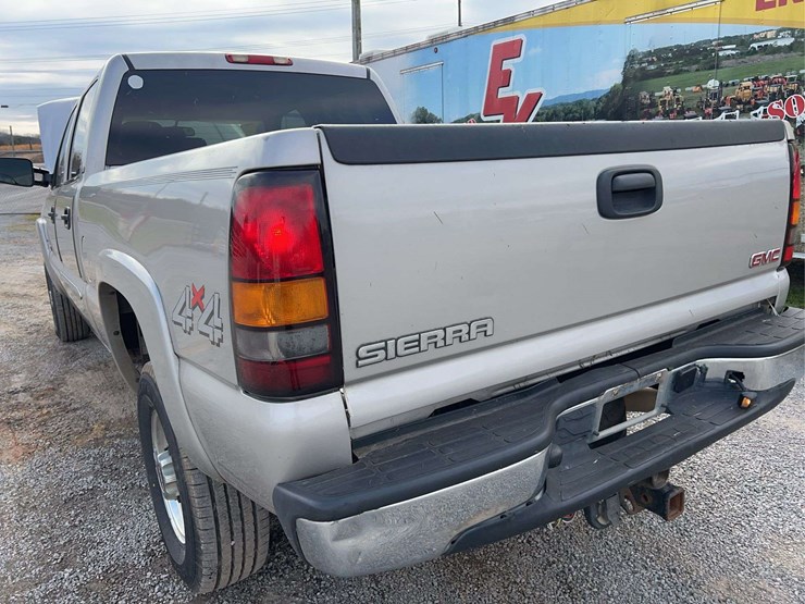 2007-chevrolet-2500-image-15