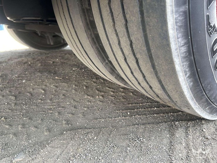 2016-freightliner-m2-106-image-66