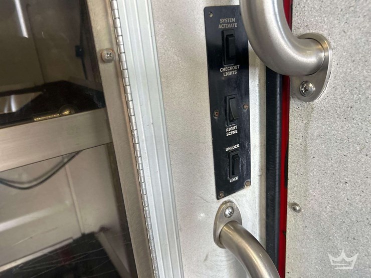 2016-freightliner-m2-106-image-61