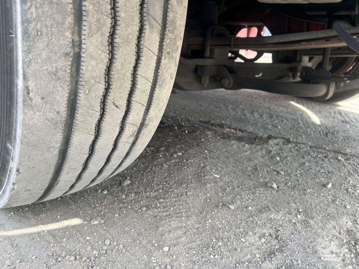 2016-freightliner-m2-106-image-67