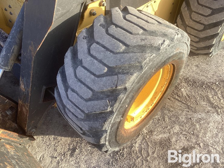 new-holland-l185-image-18