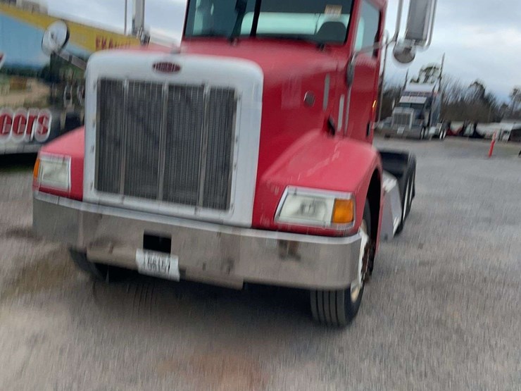 2005-peterbilt-385-image-11