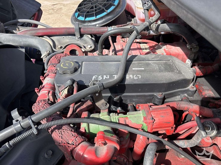 2016-freightliner-m2-106-image-12