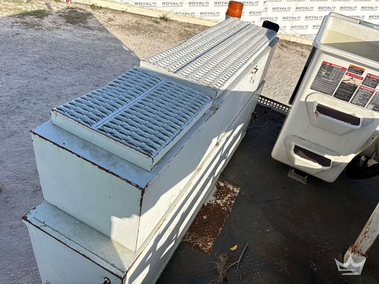 2088-chevrolet-c7500-altec-ta40-41ft.-bucket-truck-image-33